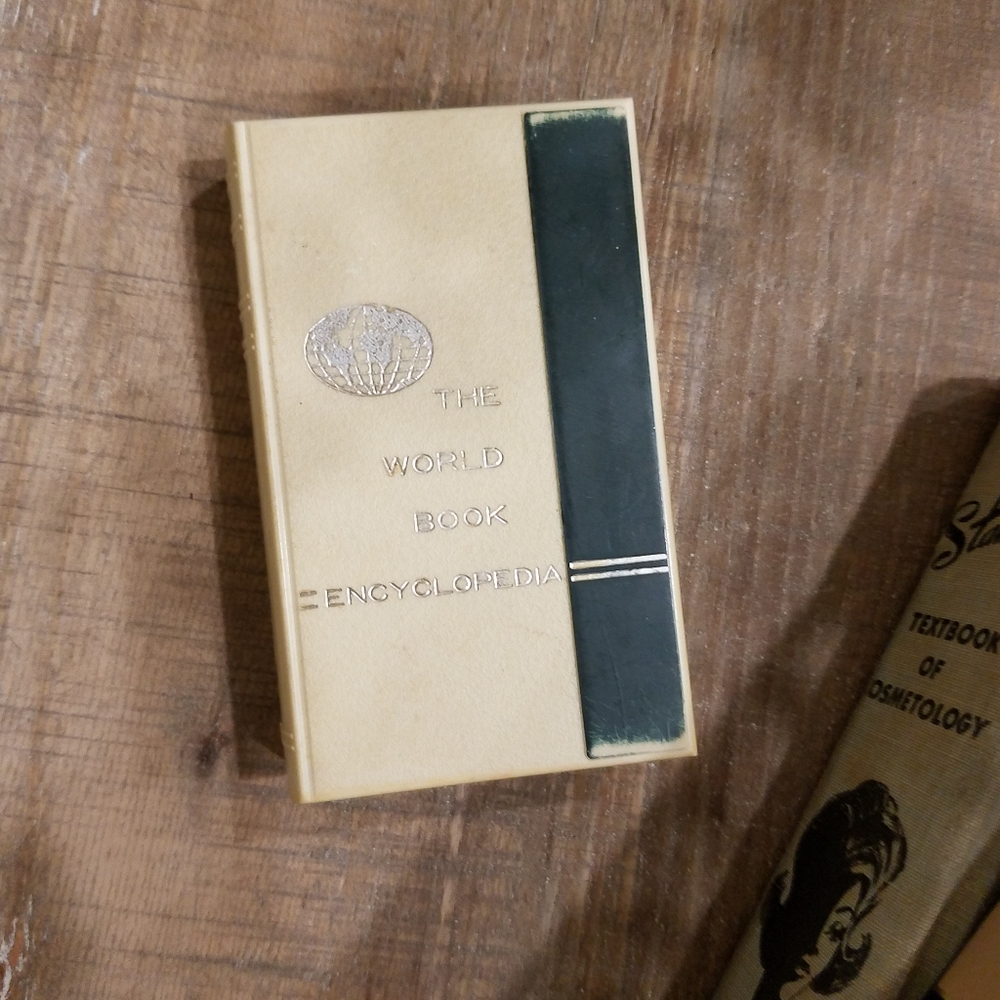 Vintage | World Book Encyclopedia Pocket Coin Bank